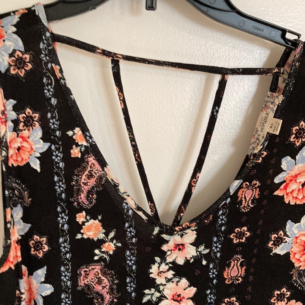 Black maxi dress with beautiful flowers - Picture 4 of 6